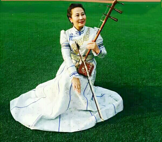 副教授  二胡演奏专业乌云巴特   副教授  三弦专业乌云图  蒙古  